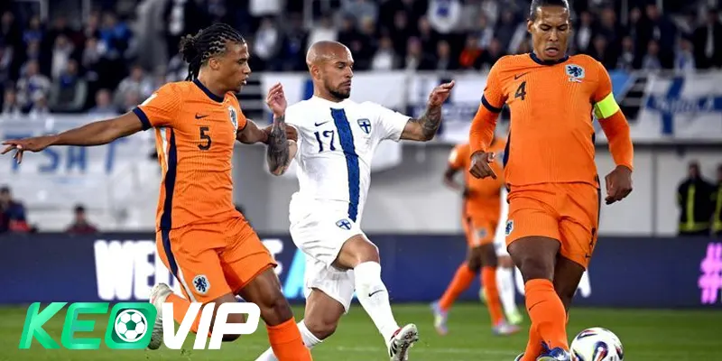 Xem xét yếu tố sân bãi và đội hình